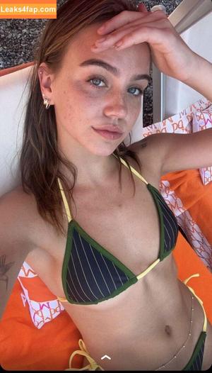 Emma Brooks photo #1684