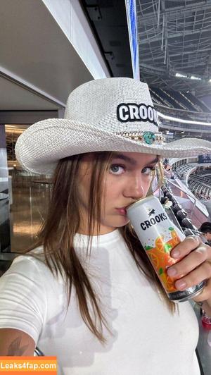 Emma Brooks photo #1786