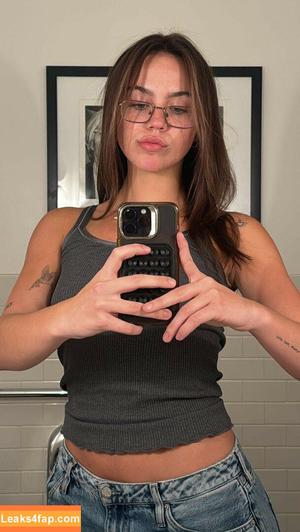 Emma Brooks photo #1832