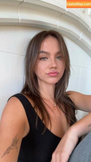 Emma Brooks photo #1833