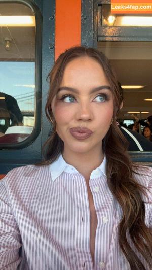 Emma Brooks photo #1910