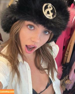 Emma Brooks photo #2053