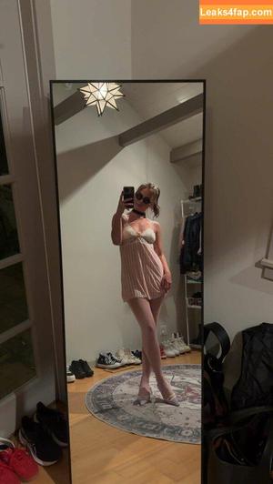 Emma Brooks photo #2079