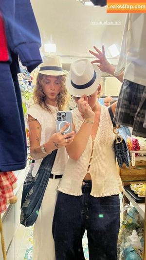 Emma Brooks фото #2150