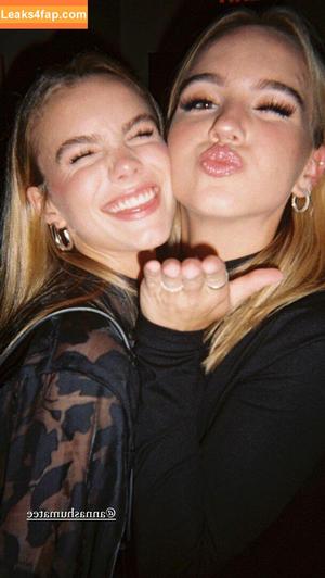 Emma Brooks фото #2154