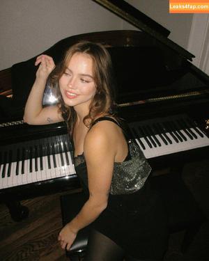 Emma Brooks фото #2297
