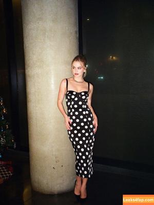 Emma Brooks photo #2649