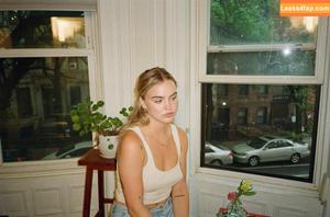Emma Brooks фото #2698