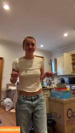 Emma Brooks photo #2705