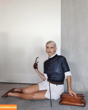 Emma Chamberlain фото #0495
