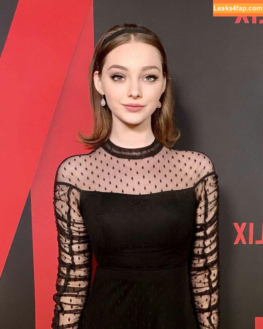 Emma Dumont / emmadumont leaked photo photo #0004