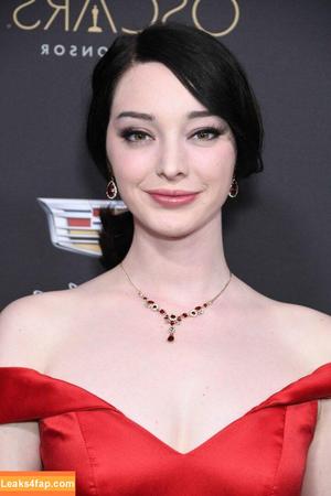 Emma Dumont photo #0002