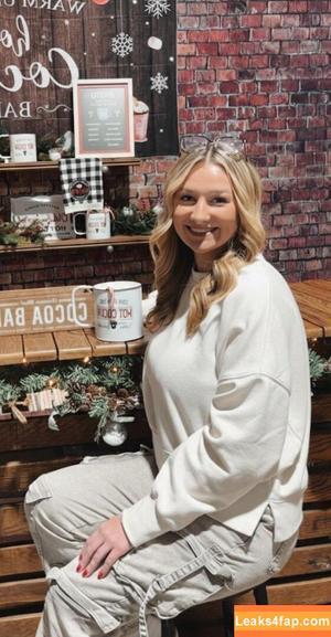 Emma Feathers photo #0024