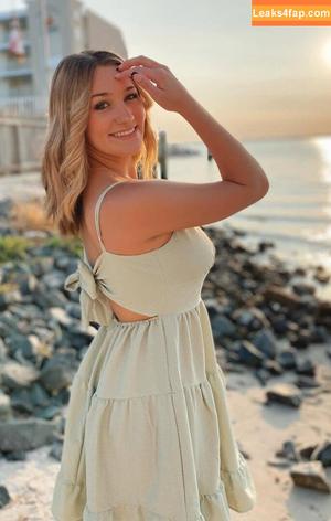 Emma Feathers photo #0025