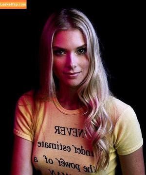 Emma Ishta photo #0009