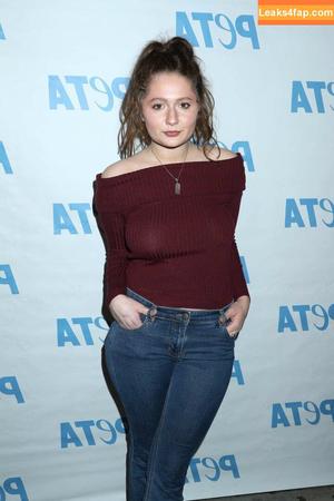 Emma Kenney photo #0365