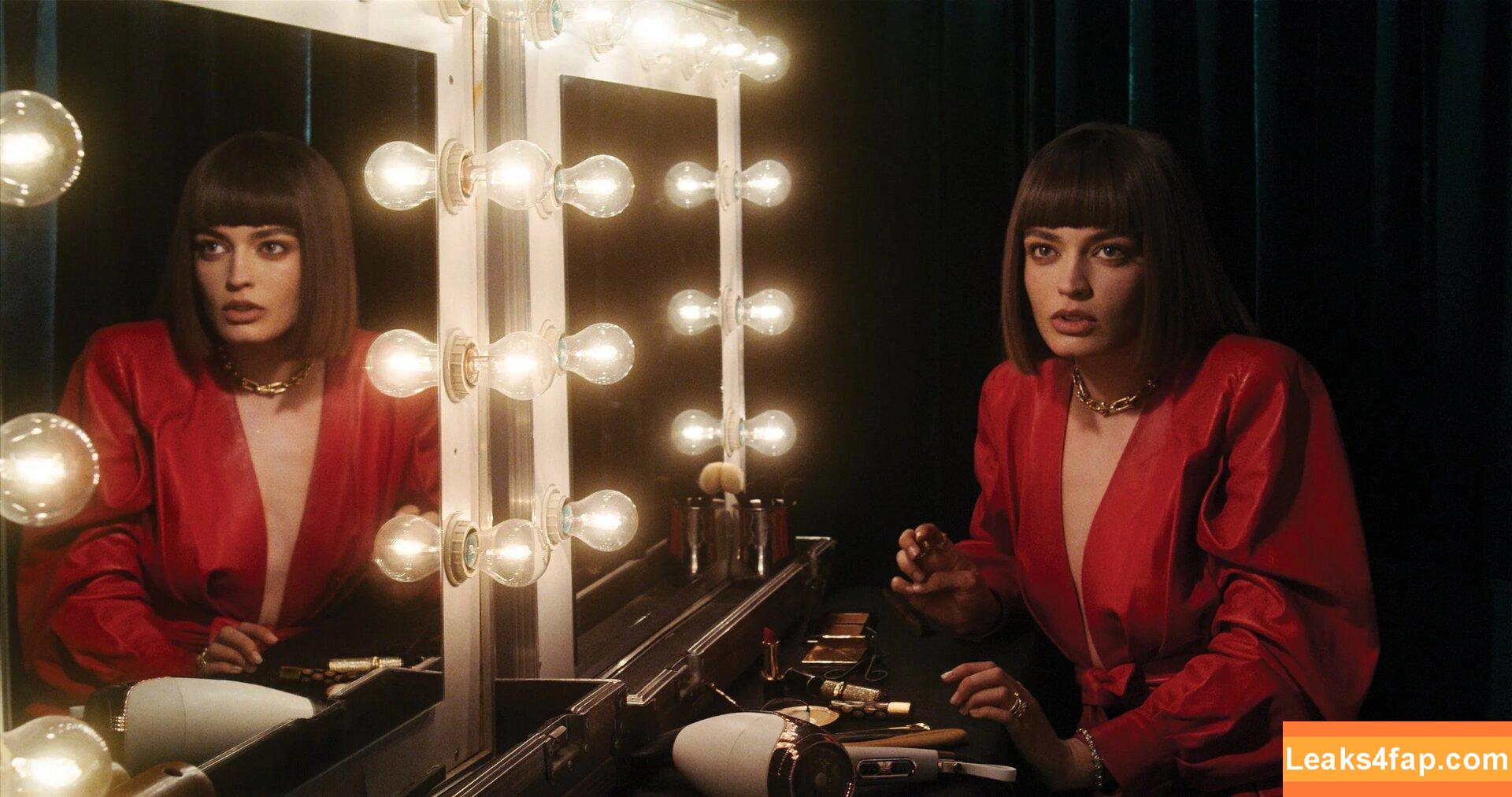 Emma Mackey / Sex Education Flaunt magazine shoot / emmatmackey слитое фото фото #0178