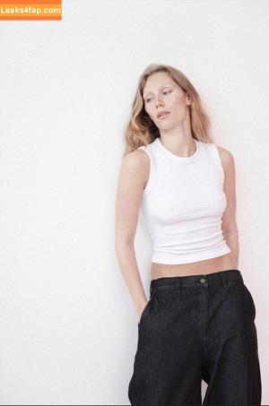 Emma Nielsen photo #0001