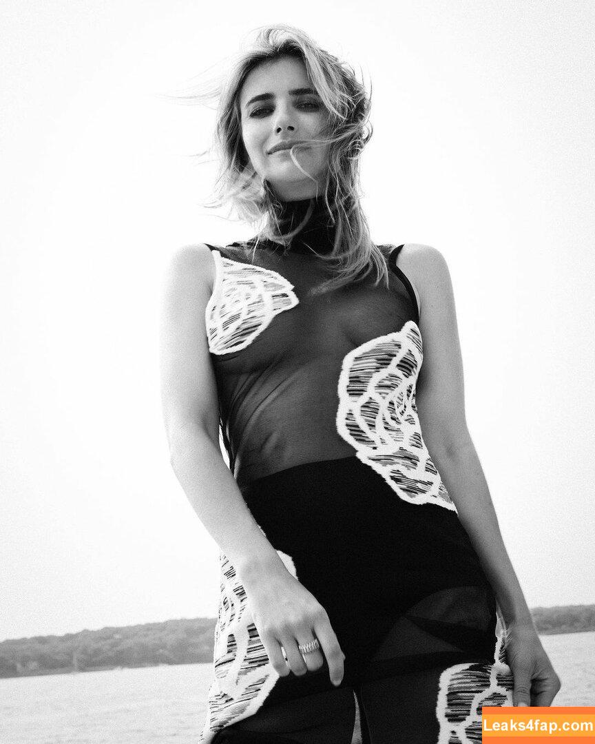 Emma Roberts / emmalee1996 / emmaroberts leaked photo photo #0385