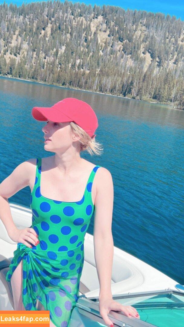 Emma Roberts / emmalee1996 / emmaroberts leaked photo photo #0397