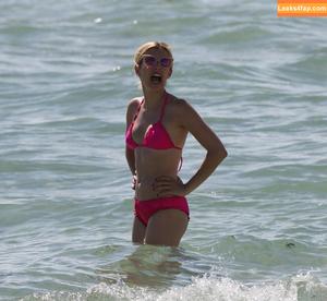 Emma Roberts photo #0013