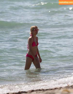 Emma Roberts photo #0036