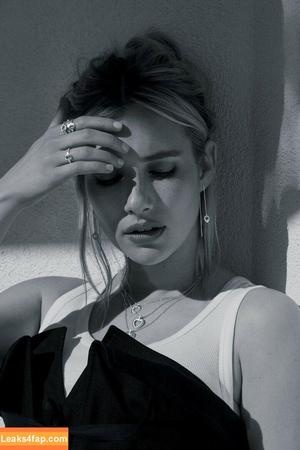 Emma Roberts photo #0230