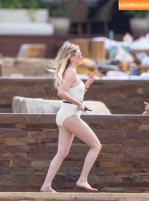 Emma Roberts photo #0457