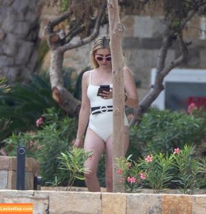 Emma Roberts photo #0463