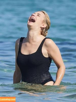 Emma Roberts photo #1073