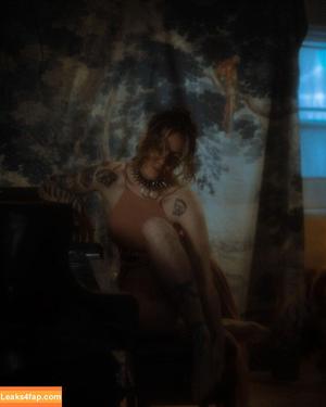 Emma Ruth Rundle photo #0011