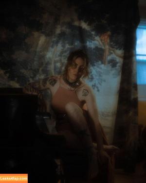 Emma Ruth Rundle photo #0012
