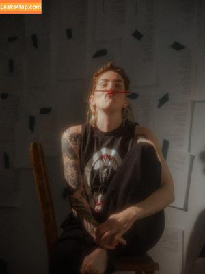 Emma Ruth Rundle photo #0018