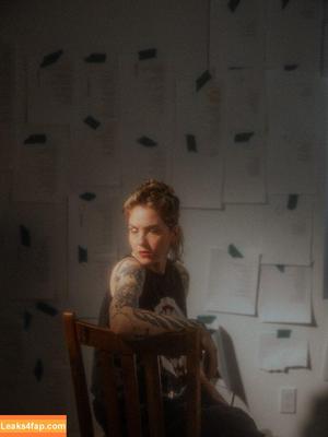 Emma Ruth Rundle photo #0024