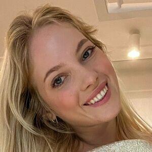 Emma White photo #0025