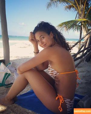 Emmanuelle Chriqui photo #0404