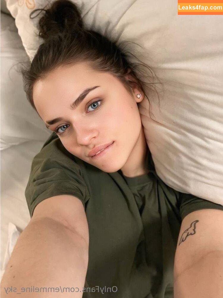 emmeline_sky /  leaked photo photo #0082