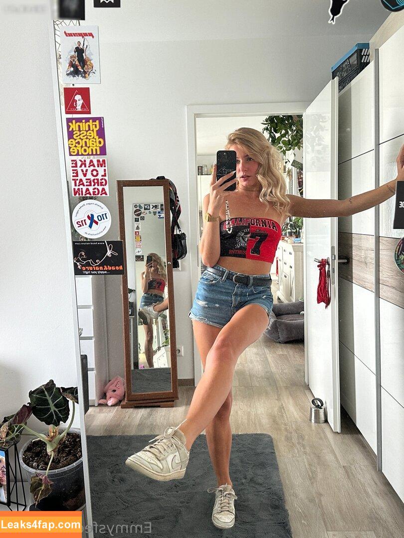 EmmysFeetAndSocks / emmyfeetandsocks / emmysfeetandso1 / theluckyguy_efs leaked photo photo #0401