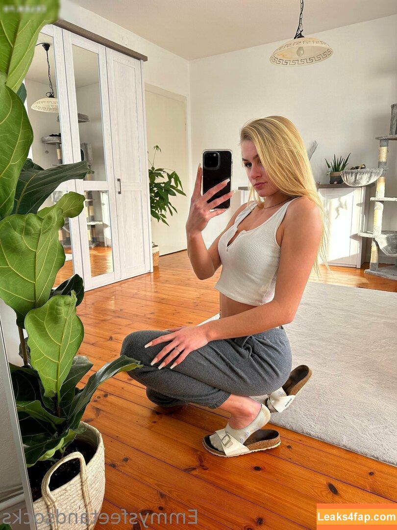 EmmysFeetAndSocks / emmyfeetandsocks / emmysfeetandso1 / theluckyguy_efs leaked photo photo #0481
