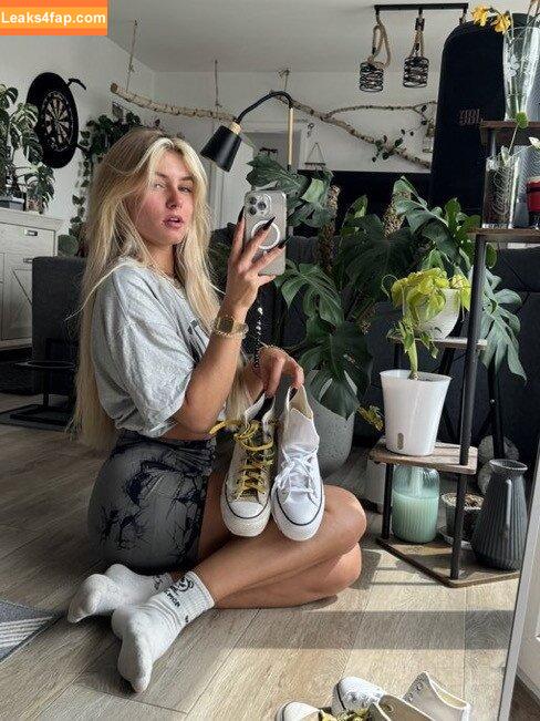 EmmysFeetAndSocks / emmyfeetandsocks / emmysfeetandso1 / theluckyguy_efs leaked photo photo #0610