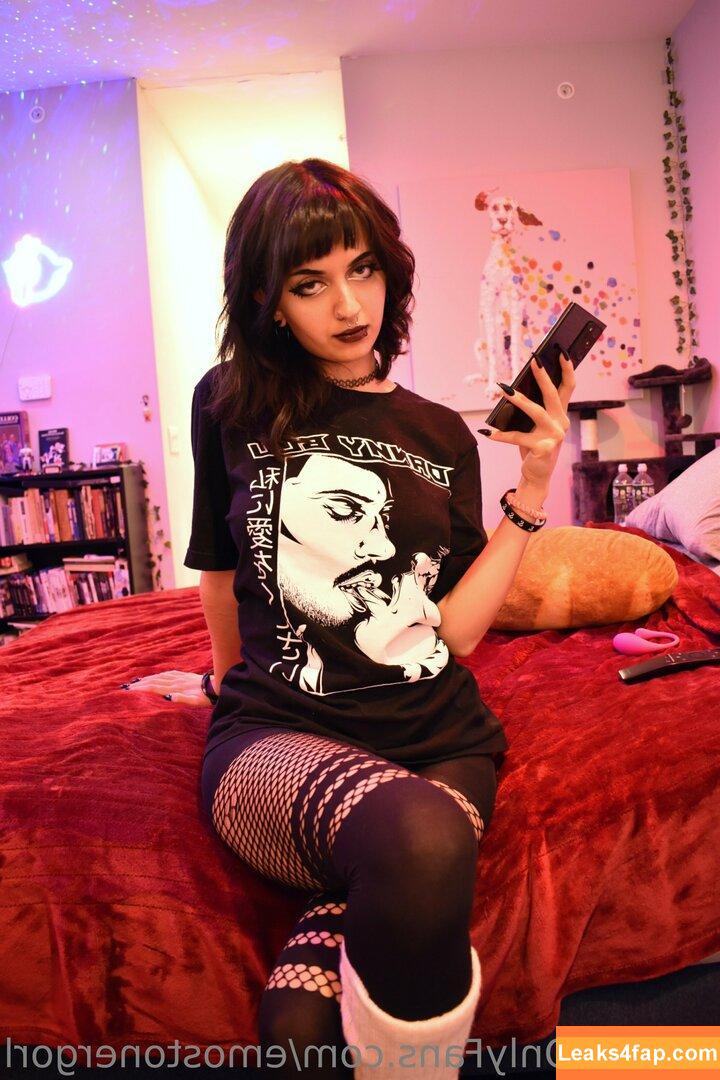 Emostonergorl / Obvious_Confusion699 / emo.stoner.gorl / smolstarcaster слитое фото фото #0105