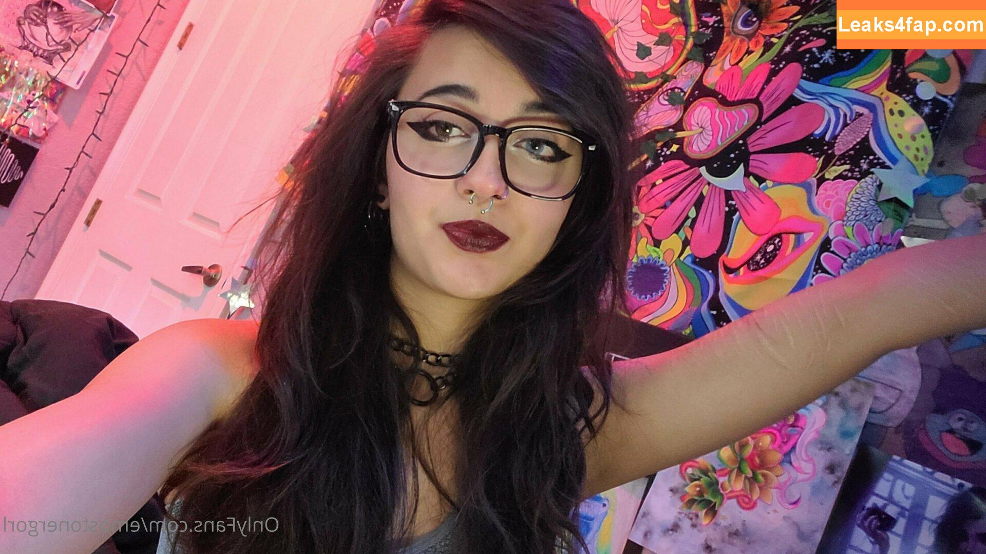 Emostonergorl / Obvious_Confusion699 / emo.stoner.gorl / smolstarcaster слитое фото фото #0150