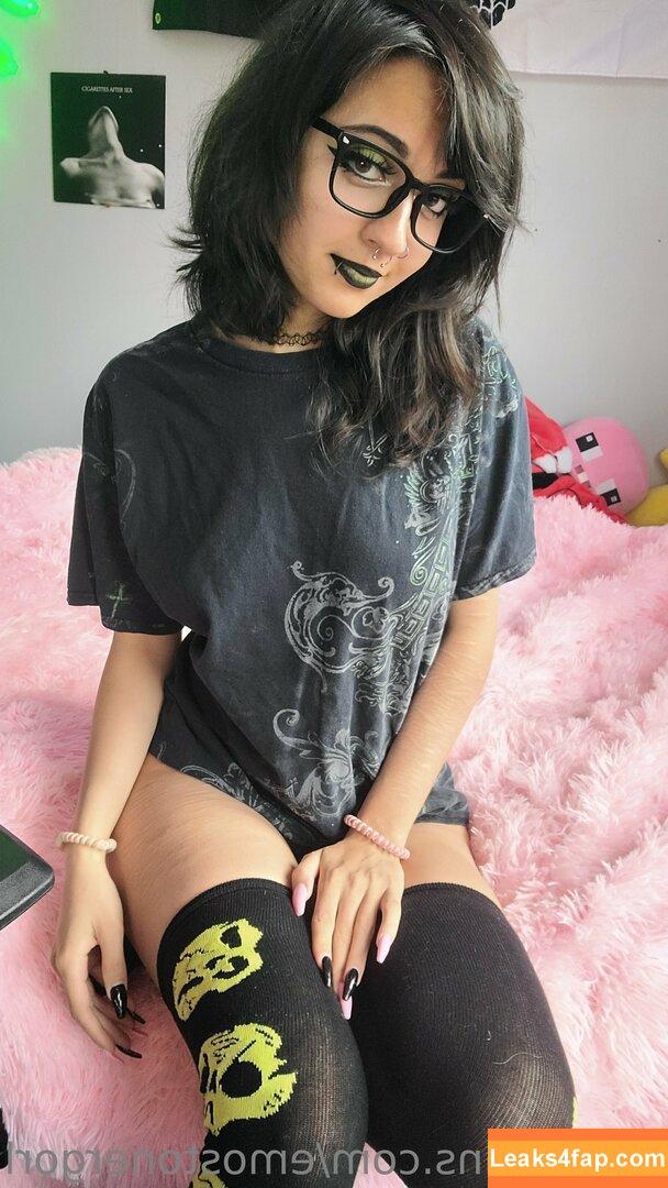 Emostonergorl / Obvious_Confusion699 / emo.stoner.gorl / smolstarcaster слитое фото фото #0160