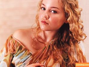 Erika Christensen photo #0032