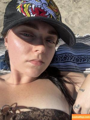 Erin Dougal photo #0131