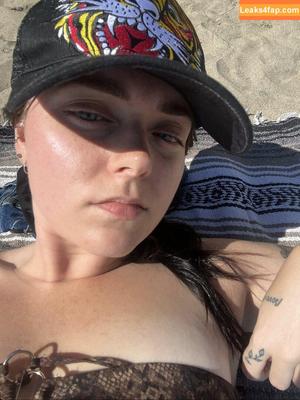 Erin Dougal photo #0135