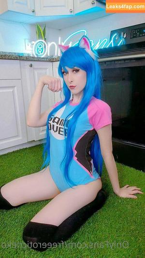 Eroticneko photo #0010