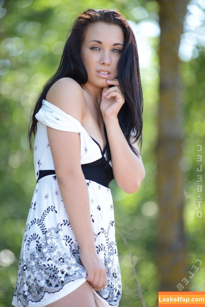 Errotica Archives /  leaked photo photo #0365