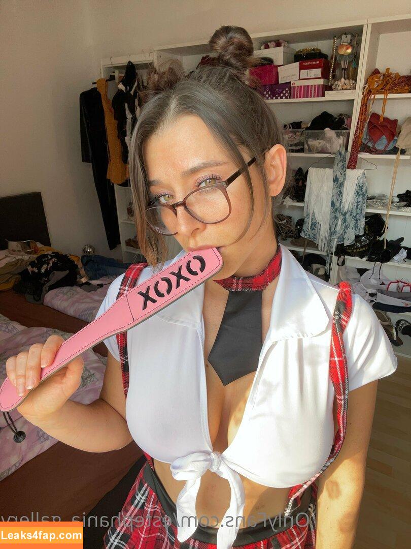 estephania_gallery /  leaked photo photo #0037
