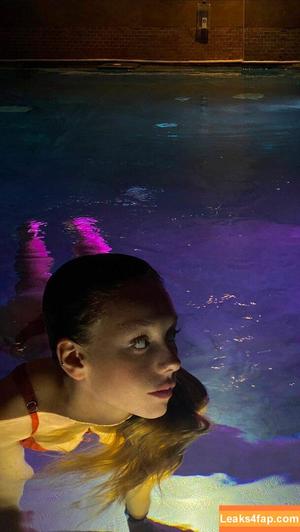 Ester Exposito photo #0035